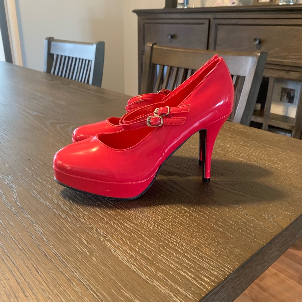 Ellie platform Mary Janes Size 9